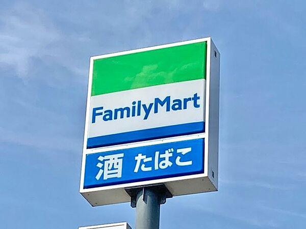 【周辺】ファミリーマート小牧常普請店 390m