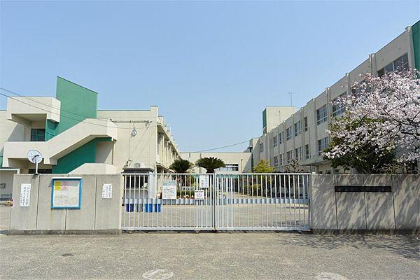 【周辺】枚方市立平野小学校（297m）