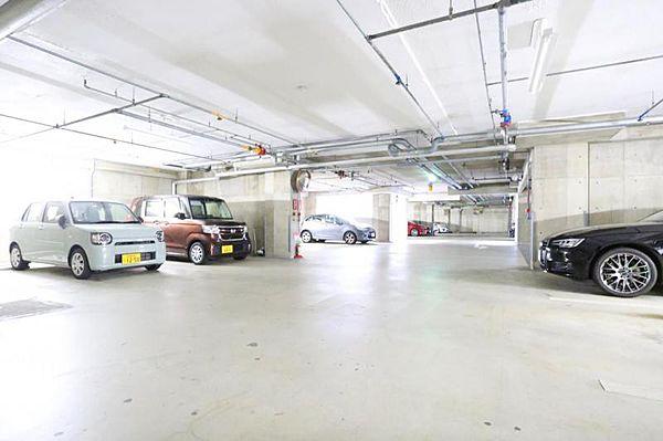 【駐車場】共用部　駐車場　2022.2月