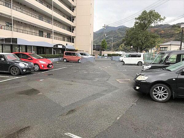 【駐車場】駐車しやすい平面駐車場です♪