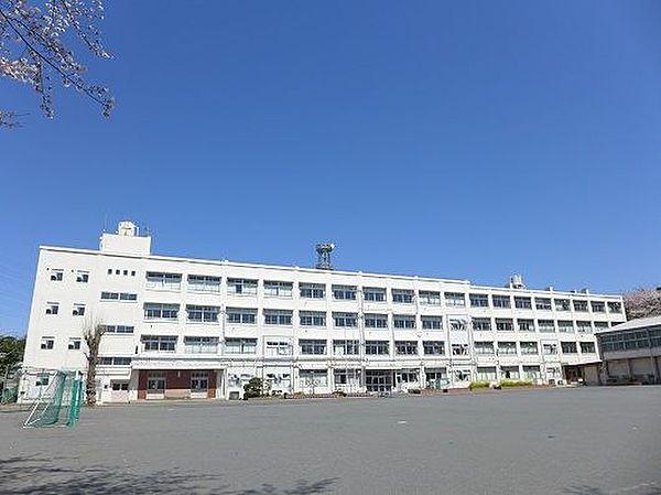 【周辺】横浜市立上川井小学校 徒歩16分。 1300m