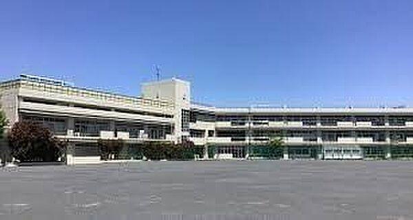 【周辺】横浜市立南戸塚中学校 徒歩8分。 650m