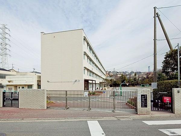 【周辺】横浜市立不動丸小学校 徒歩4分。 300m