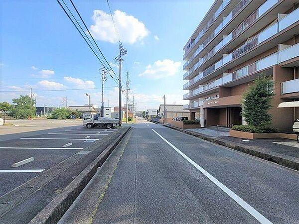 【外観】前面道路含む現地写真