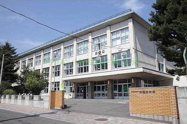 【周辺】札幌市立啓明中学校 1917m