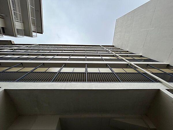 【外観】鉄筋コンクリート造7階建6階建。