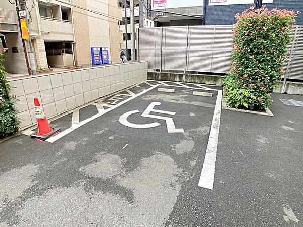 【駐車場】障がい者用駐車スペース
