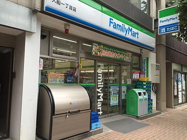 【周辺】【コンビニエンスストア】ファミリーマート　入船一丁目店まで94ｍ