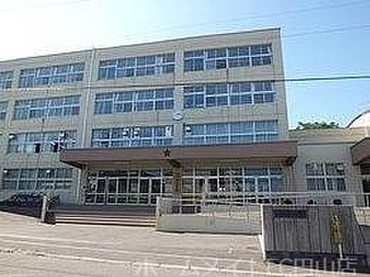 【周辺】札幌市立琴似中学校 357m