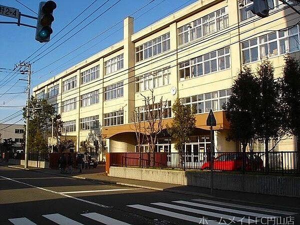 【周辺】札幌市立二十四軒小学校 576m