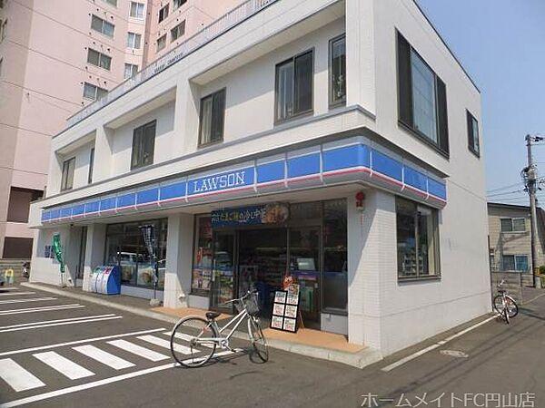 【周辺】ローソン札幌北5条西十九丁目店 243m