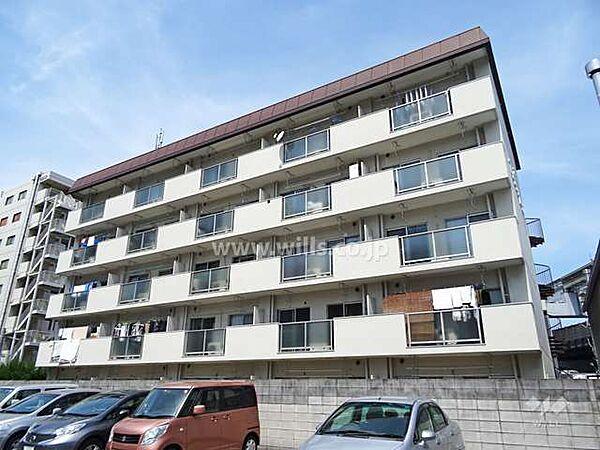 【外観】第3マンション南茨木の外観。5階建てのマンション。お部屋は1階部分、日当たりが良い西向きのお部屋です。