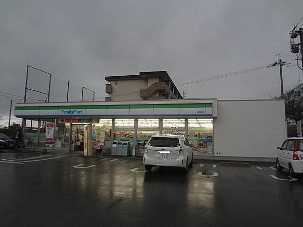 【周辺】ファミリーマート茶売町店（587m）