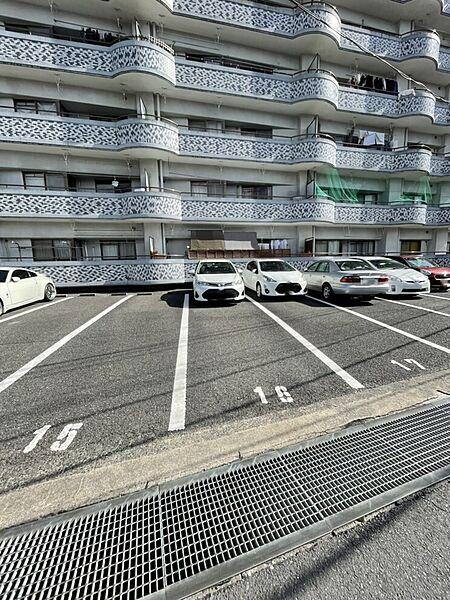 【駐車場】嬉しい縦列2台駐車可能となっております。