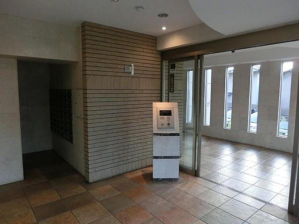 【エントランス】オートロック　エレベーター　宅配ボックスなど共用部も充実しています。