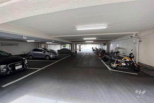 【駐車場】敷地内駐車場（屋内平面式）・バイク置き場