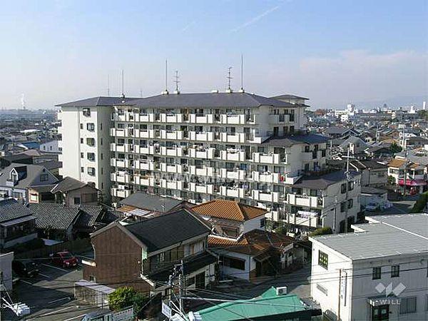 【外観】ローレルコート桜塚は、豊中市南桜塚1丁目閑静な住宅地の中にあるマンションです。国道176号線へも出やすく車での移動にも便利な立地。