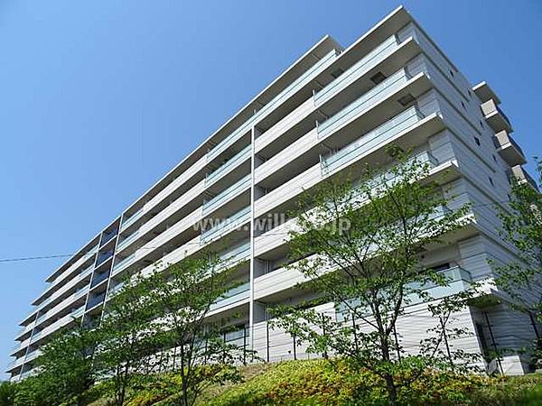 【外観】ローレルコート千里山は、阪急千里線「千里山」駅徒歩5分の好立地。お部屋は、7階建て2階部分です。