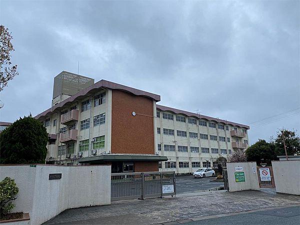 【周辺】北九州市立二島中学校（919m）
