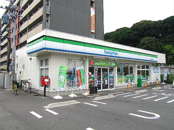 【周辺】ファミリーマート 折尾堀川町店（595m）