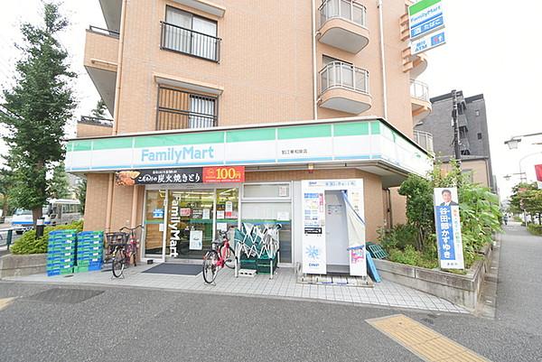 【周辺】ファミリーマート狛江東和泉店 60m