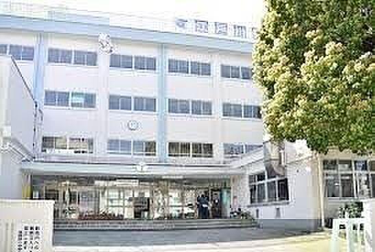 【周辺】江戸川区立葛西第三中学校 徒歩8分。 590m