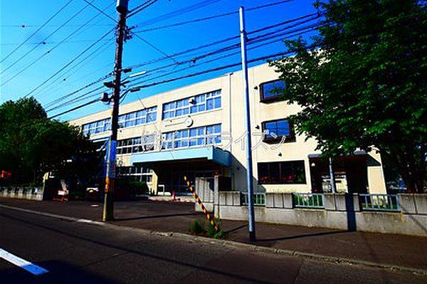 【周辺】小学校「札幌市立八軒小学校まで318m」