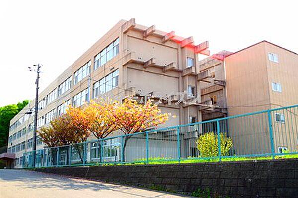 【周辺】中学校「札幌市立宮の丘中学校まで1804m」