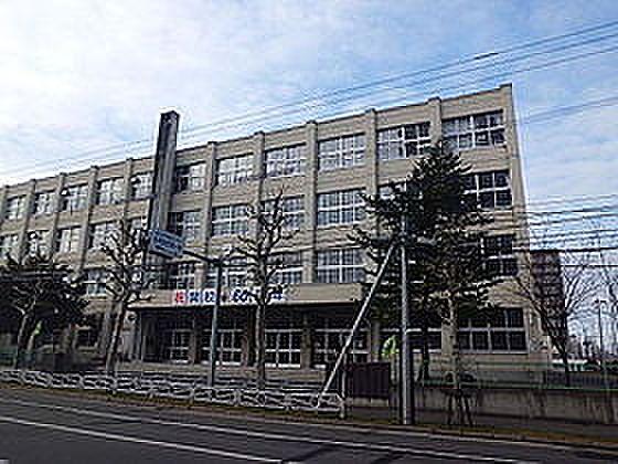 【周辺】中学校「札幌市立羊丘中学校まで721m」