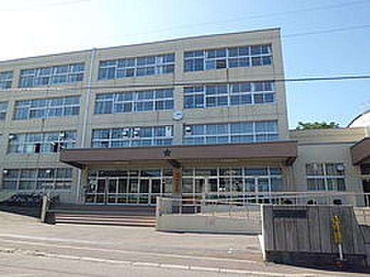【周辺】中学校「札幌市立琴似中学校まで935m」