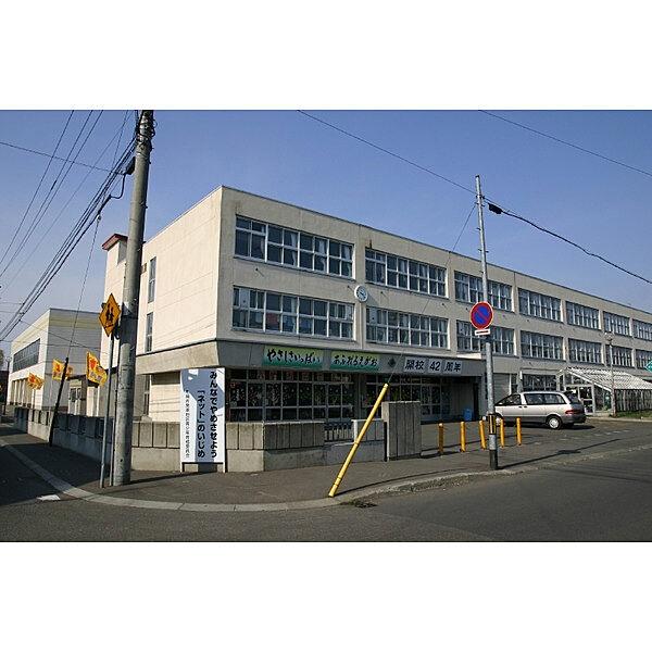 【周辺】小学校「札幌市立発寒西小学校まで655m」
