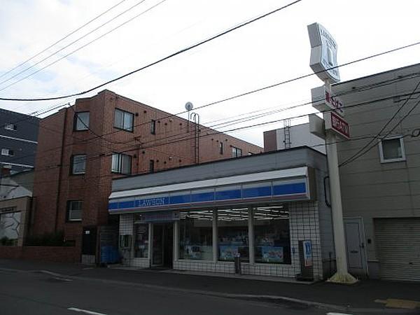 【周辺】コンビニエンスストアローソン 札幌南7条西店まで299ｍ