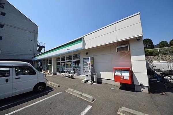 【周辺】ファミリーマート横浜和泉町店 834m