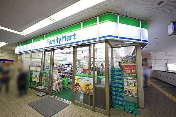 【周辺】ファミリーマート相鉄二俣川駅店 徒歩6分。コンビニ 430m