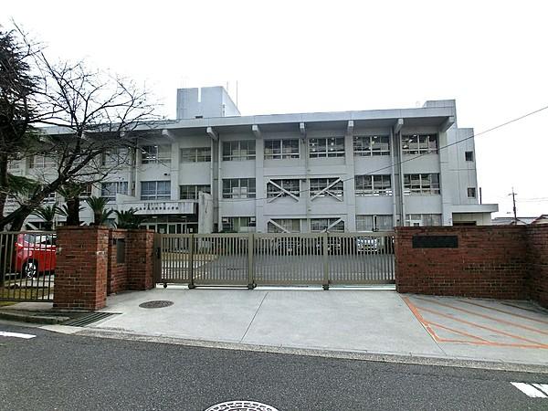 【周辺】広島市立五日市東小学校です。 徒歩 約1分（約70m）