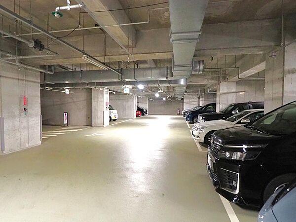 【駐車場】敷地内地下1・2階駐車場（空無）