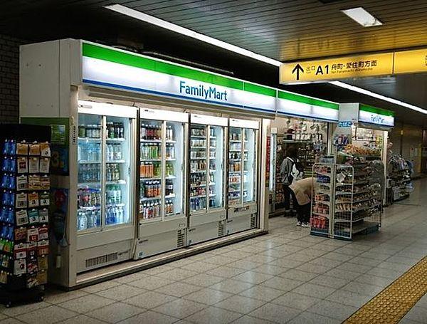 【周辺】ファミリーマート都営線曙橋駅店 徒歩8分。 620m
