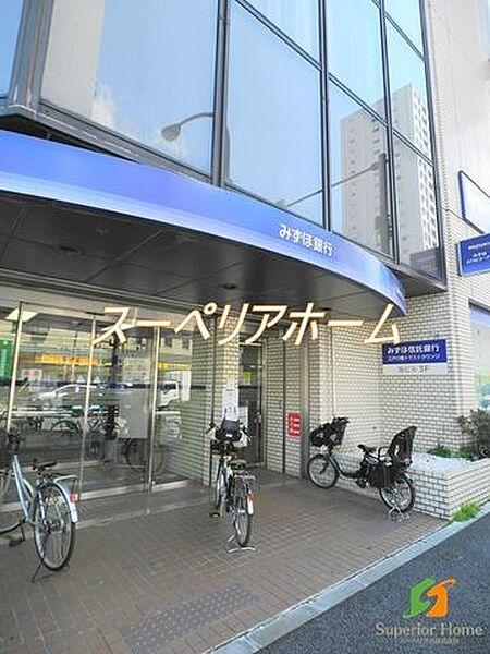 【周辺】みずほ銀行江戸川橋支店 徒歩6分。 410m