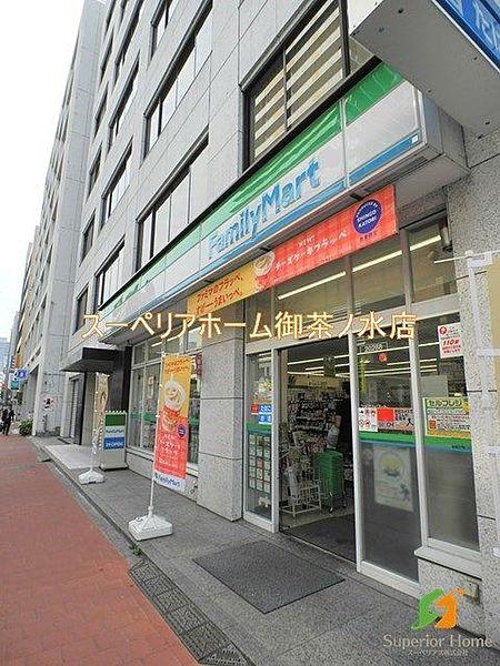 【周辺】ファミリーマート 湯島三丁目店 304m