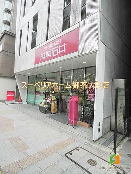 【周辺】成城石井 神保町店 111m