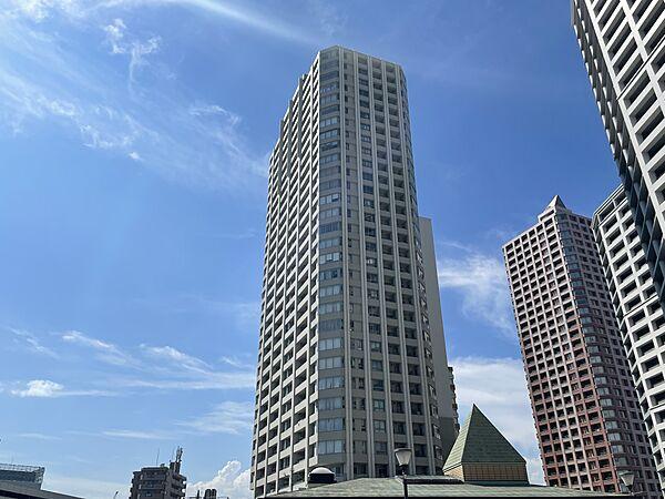 【外観】地上33階建て・全231戸のシンボリックマンション