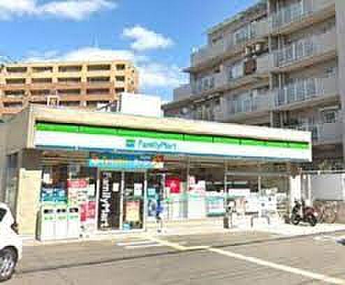 【周辺】【コンビニエンスストア】ファミリーマート　吹田長野西店まで1037ｍ