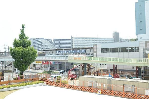 【周辺】阪急千里線「南千里」駅が目の前です