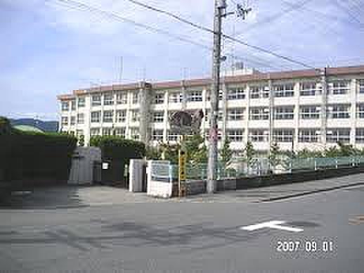 【周辺】中学校大阪府豊中市立第十一中学校まで740ｍ