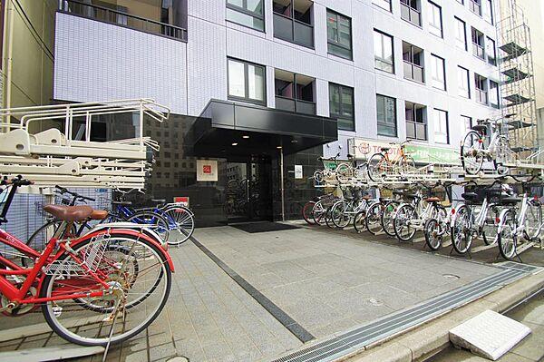 【駐車場】自転車置き場はキレイに管理されています。