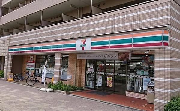 【周辺】コンビニエンスストアセブンイレブン JR塚口駅前店まで555ｍ