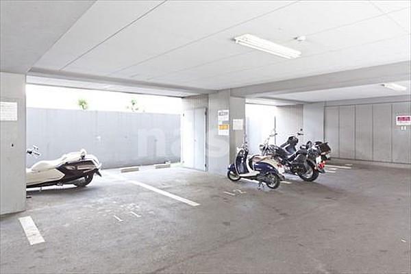 【駐車場】バイク駐車場（50ｃｃ超）