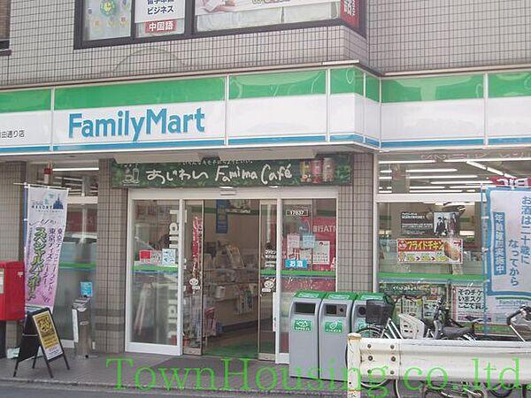 【周辺】ファミリーマート目黒神泉町店 徒歩3分。 200m