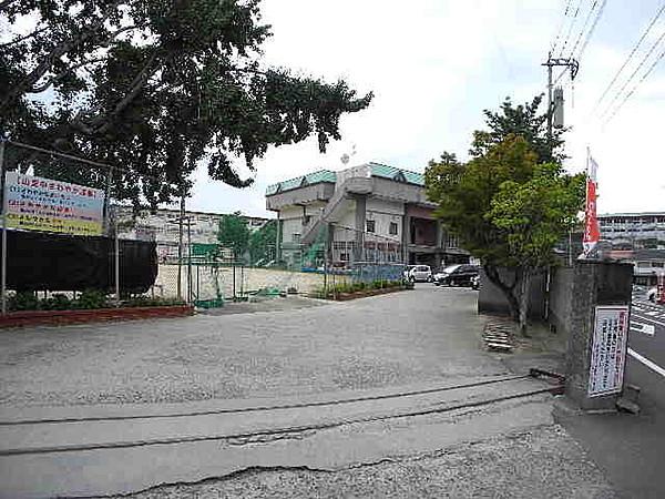 【周辺】長崎市立山里中学校 161m