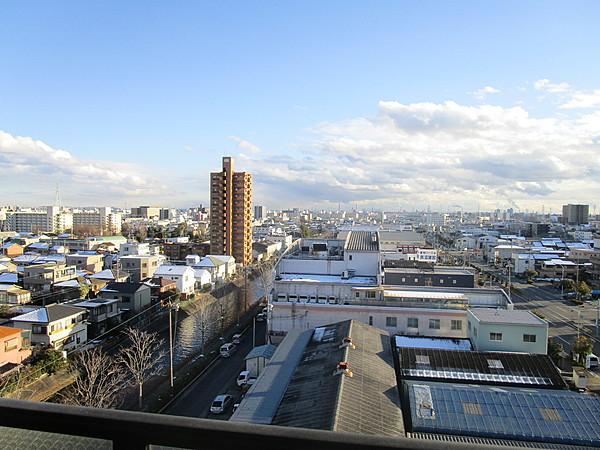 【周辺】南側バルコニーからの眺望。名古屋港のほうまで見れます